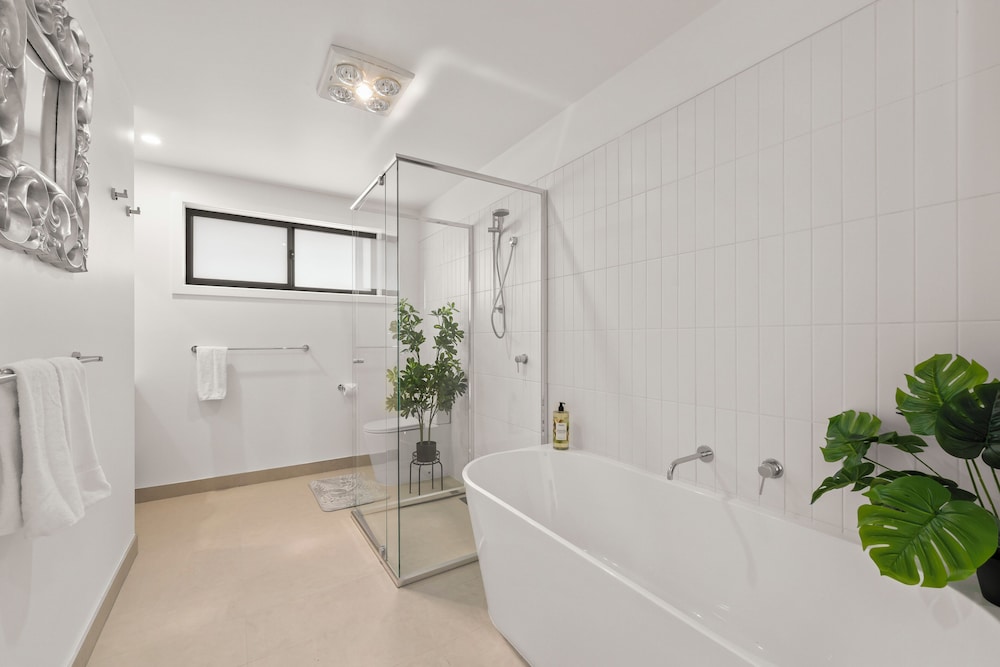 Gorgeous 4 Bedroom House - Blackmans Bay