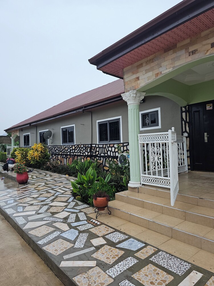 Madora Lodge