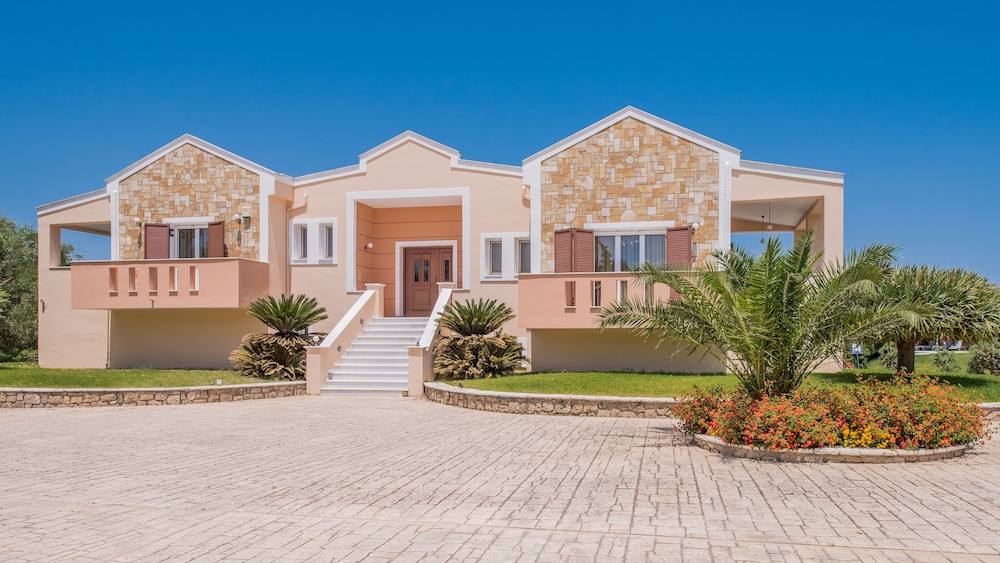 Leone Luxury Villas