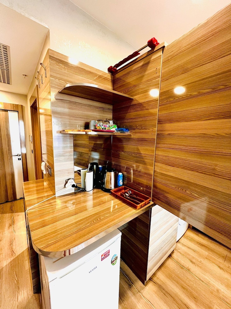 MODERN APARTMENT