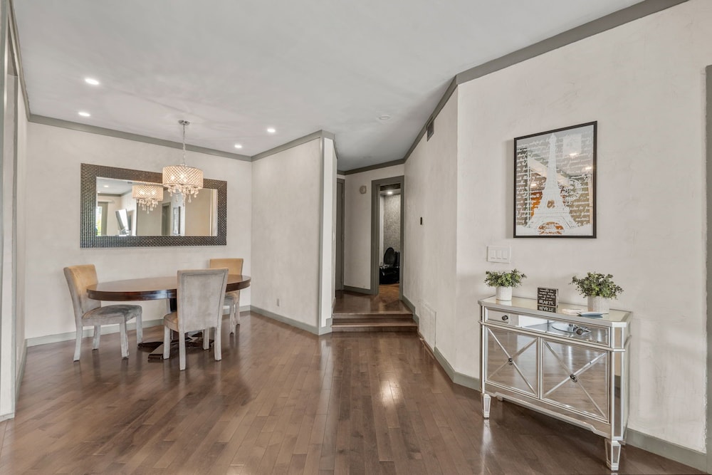 Stylish Westwood Condo