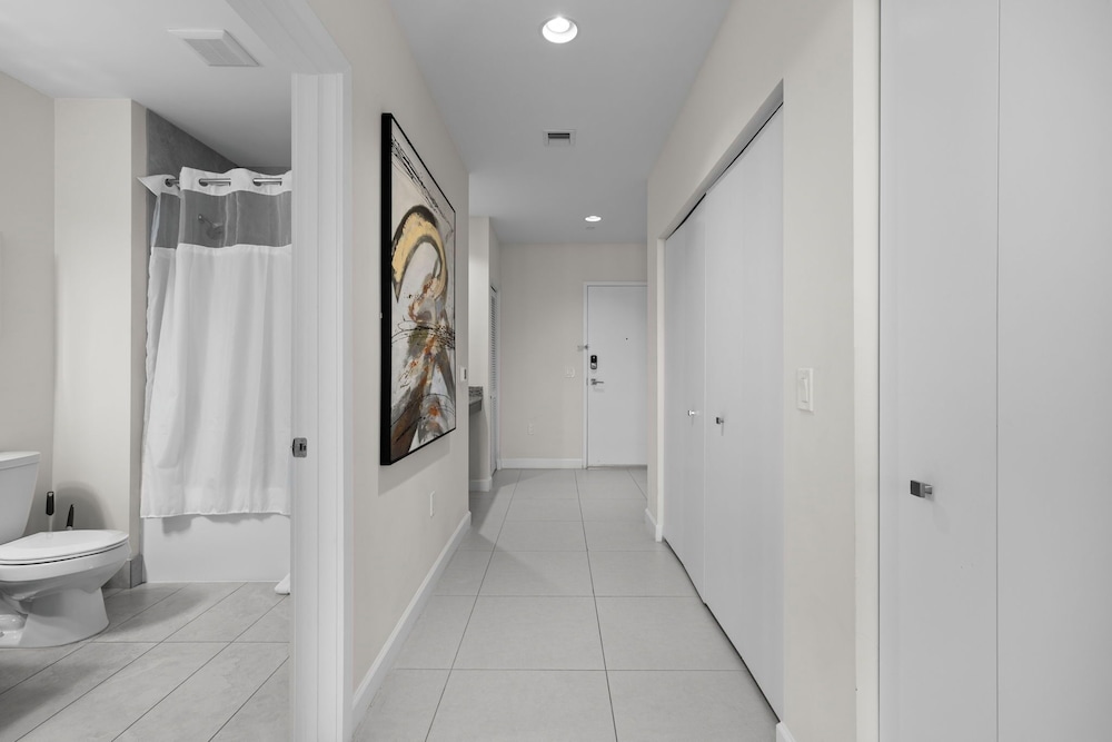 Spacious 2-Bedroom Condo at Doral Park