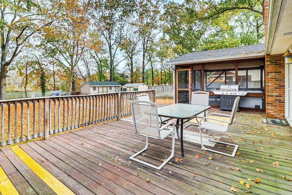 Screened Patio, Deck & Grill: Saint Inigoes Home!