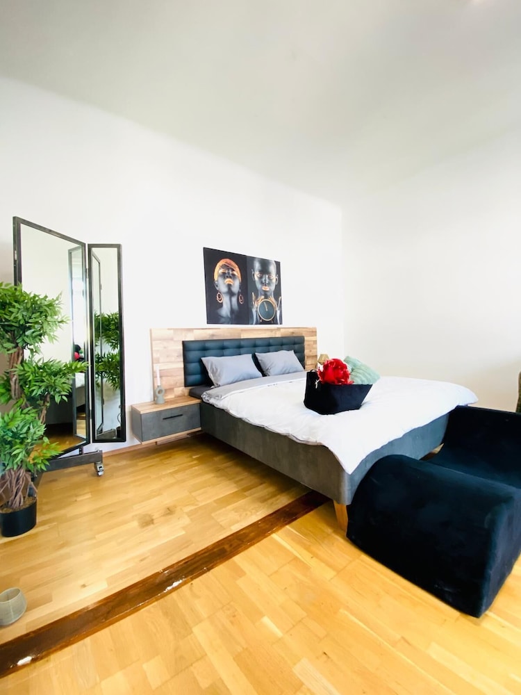 Bright 2BR Apartment Near Westbahnhof