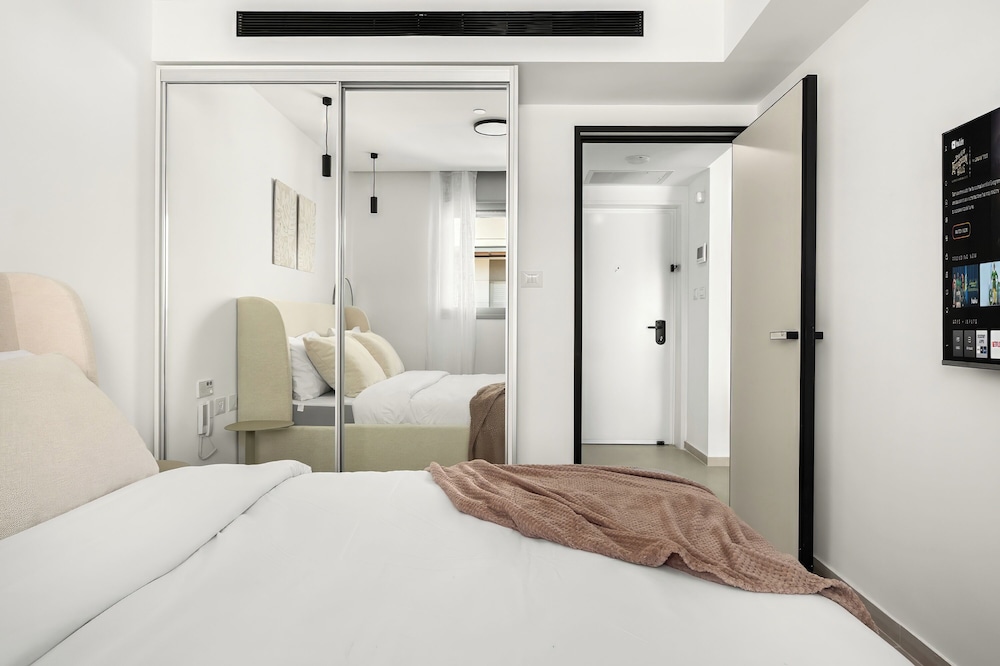 Stylish Eilat Stay w Pool by Sea N Rent