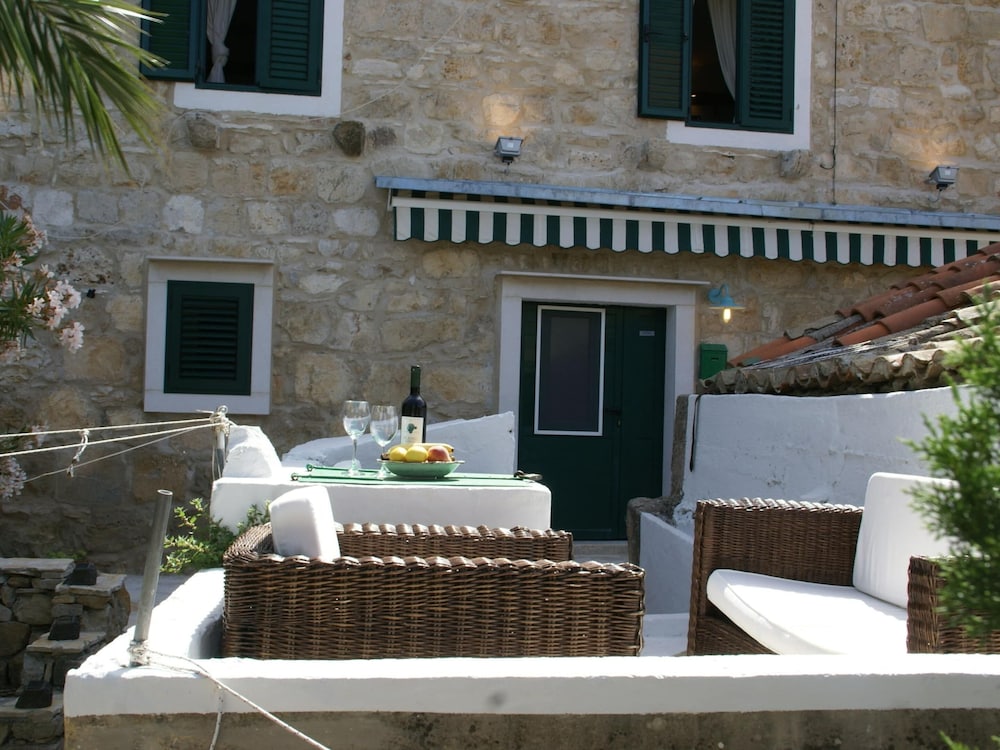 Coastal Apartment in Vis Near sea view 5