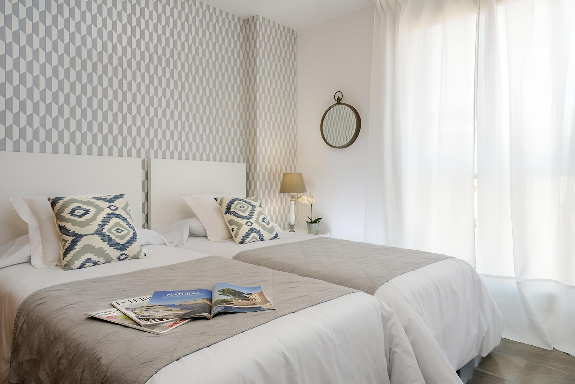 Beautiful 2 Bd House With Terrace & Views to the Beach Pedregalejo