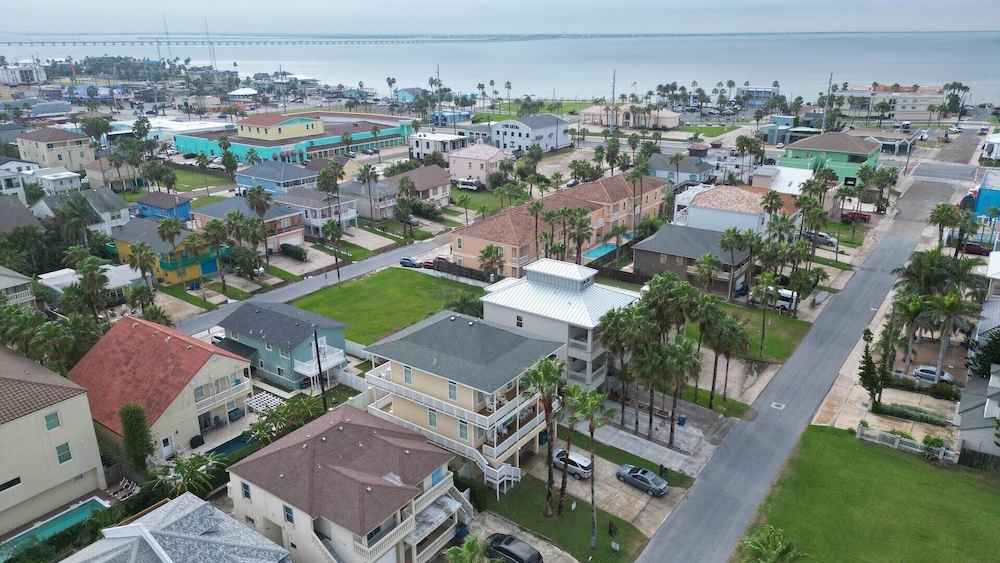 121 Snapper By The Sea 4 Bedroom Home