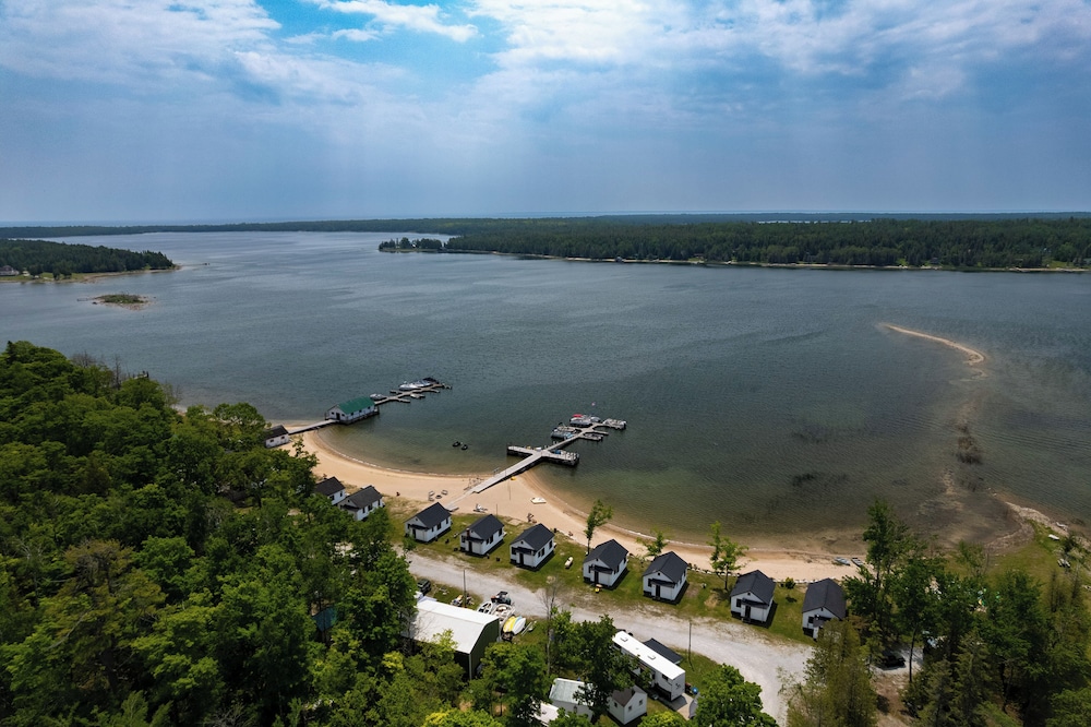 Cabin 8 on Lake Huron in Les Cheneaux Islands!