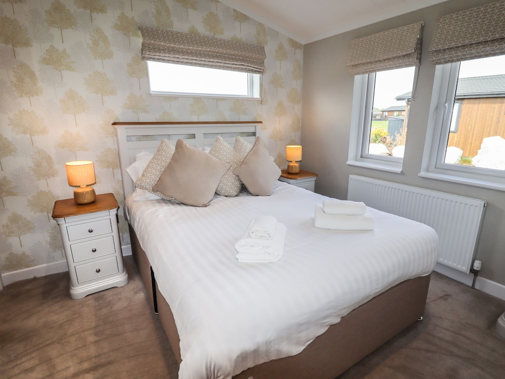 40 Delamere Point