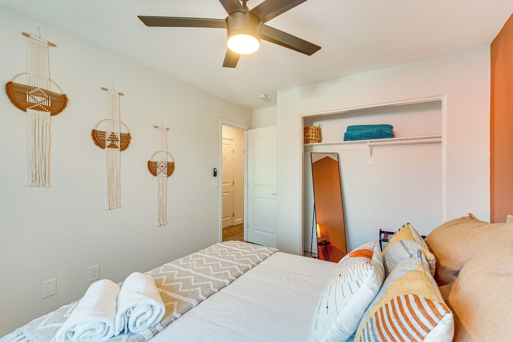 Hot Tub + Patio: Desert Getaway in Joshua Tree!