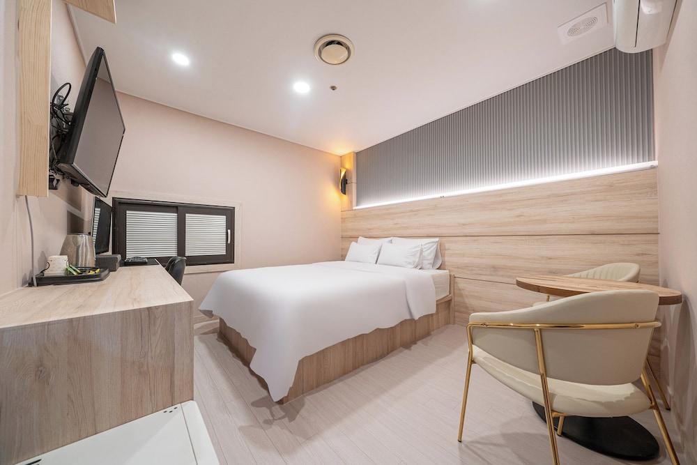 Hwajeong Hotel jun