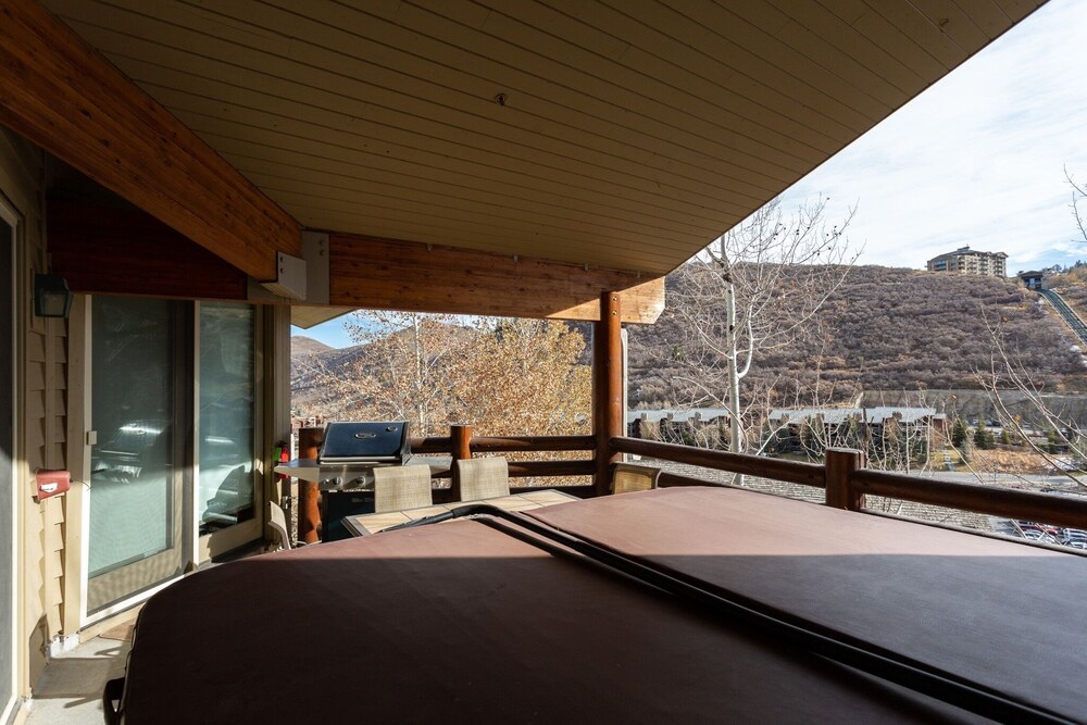Trail's End Lodge at Deer Valley Resort - Four Bedroom Residence with Space #504 4 Condo