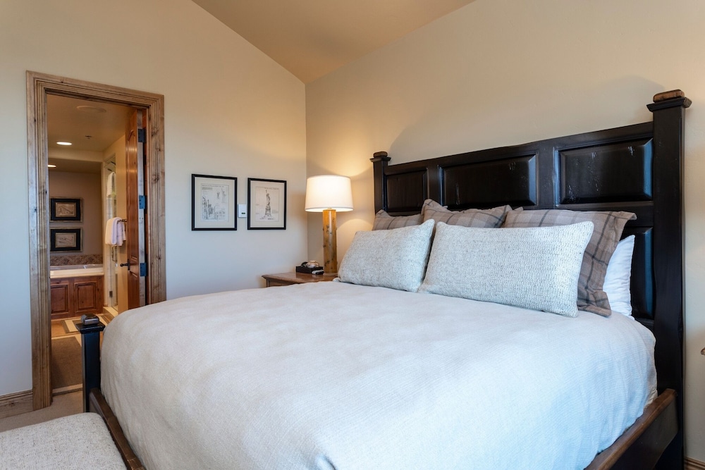 Grand Lodge - Penthouse #406 - Ski-in/out 5 Bedroom Condo