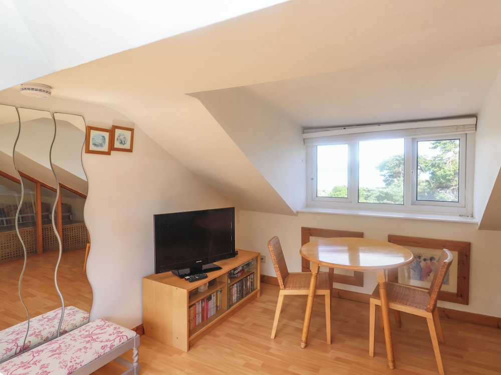 2 Kersbrook Gardens