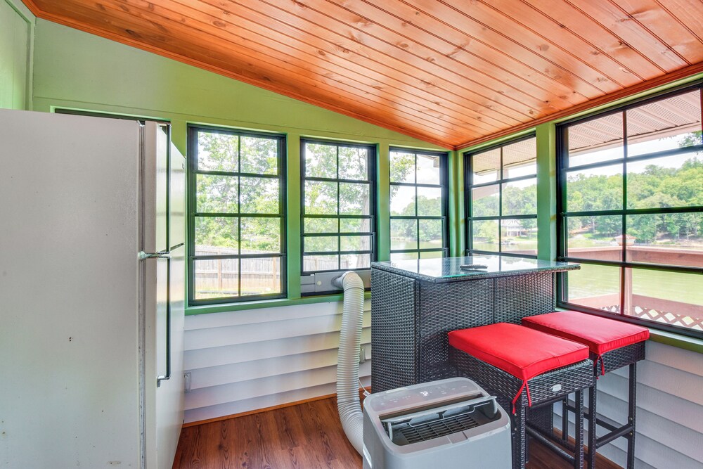 Boat, Fish, Relax: Lake Russell Retreat w/ Dock