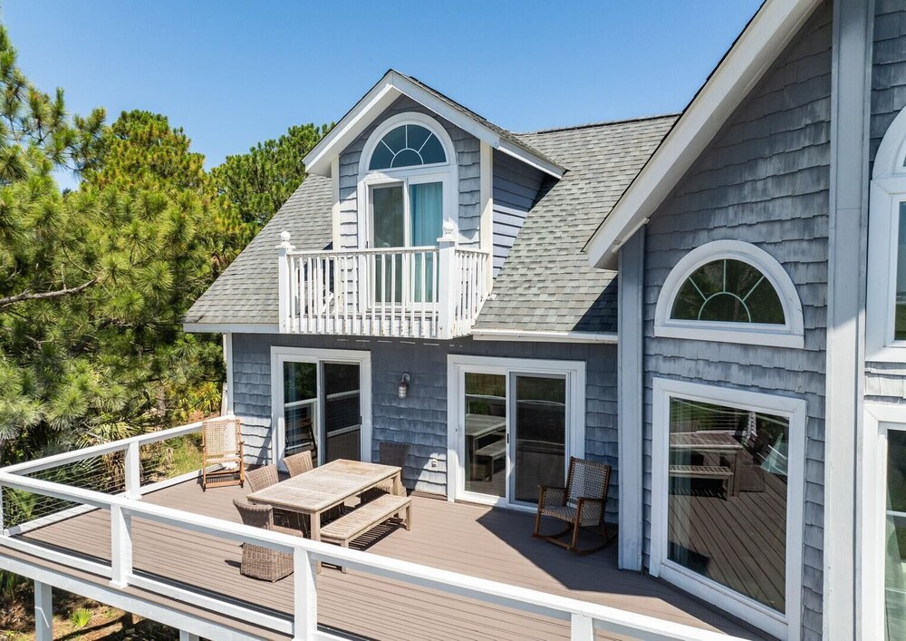Spectacular Open Floor Plan With Elegance 5-bed, 4-bath Haven on Fripp Island