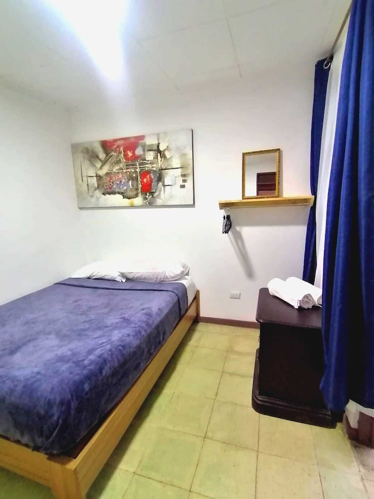 Airport traveler's home. - Hostel view 3