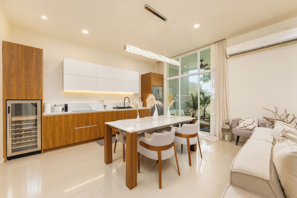 Villa Aura 3BR Private Pool Near Naiharn
