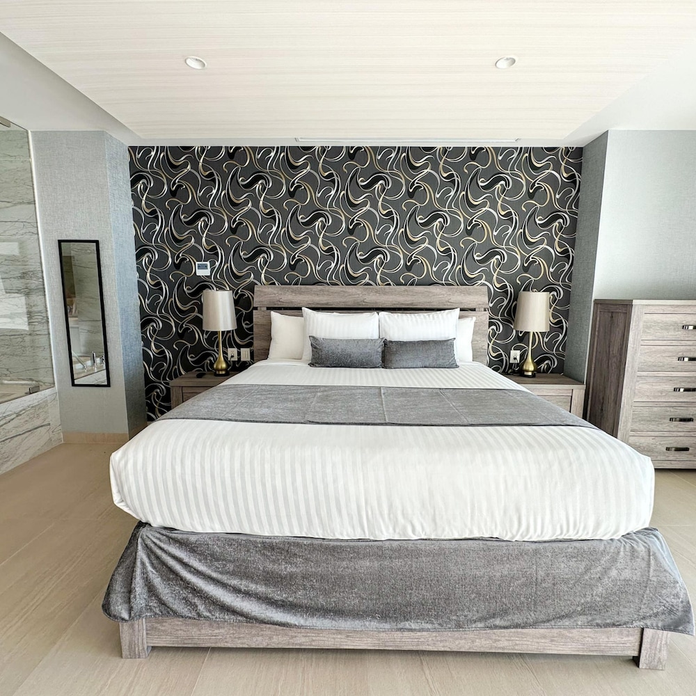 New 3BR Ground Floor Las Palomas Condo