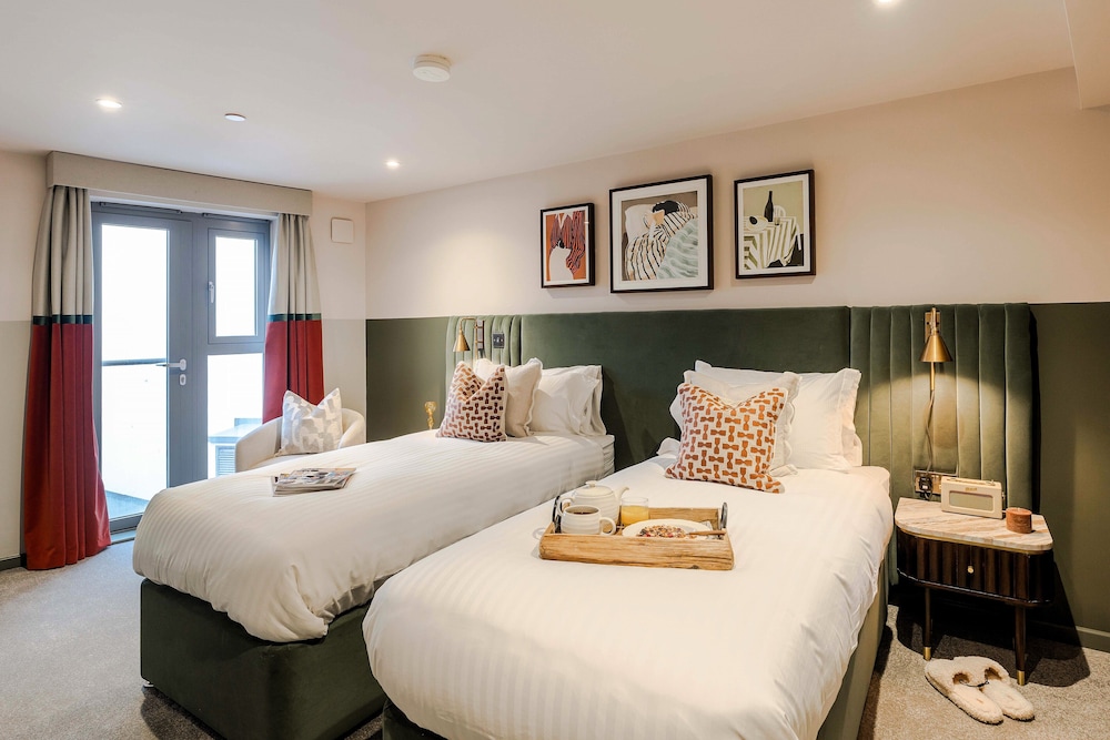 Waterside Living I Luxe Apartments