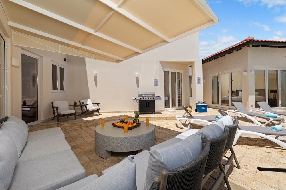 Designer Lux Villapoolbbq3 Min- Tres Trapi Bch