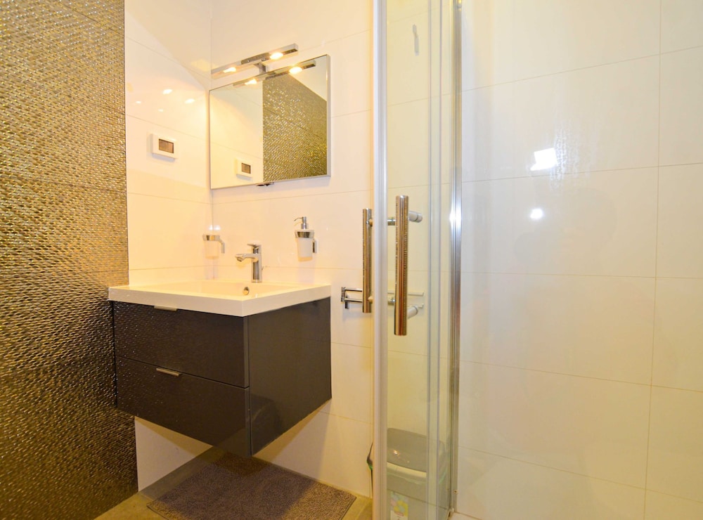 Family Friendly Spacious Apartment With Garden and Terrace