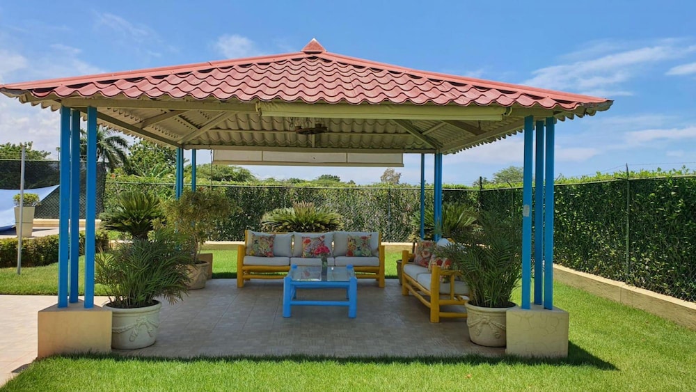 Amazing House at La Isabela view 5