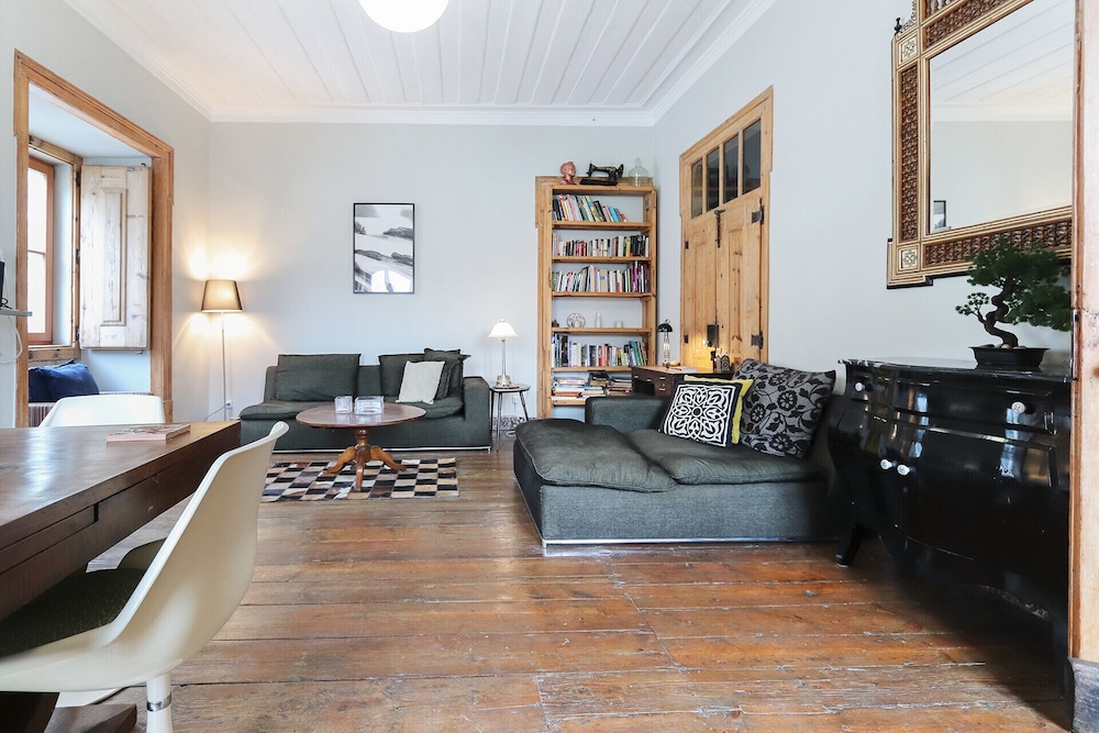 Downtown Vintage Suite III By Homing