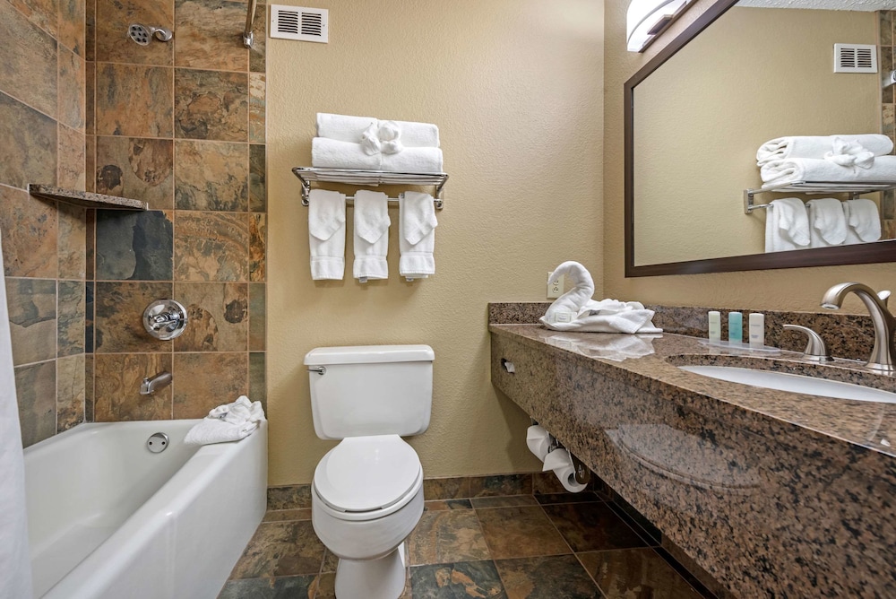 Lexington Vacations - Clarion Hotel Conference Center - North - Property Image 66