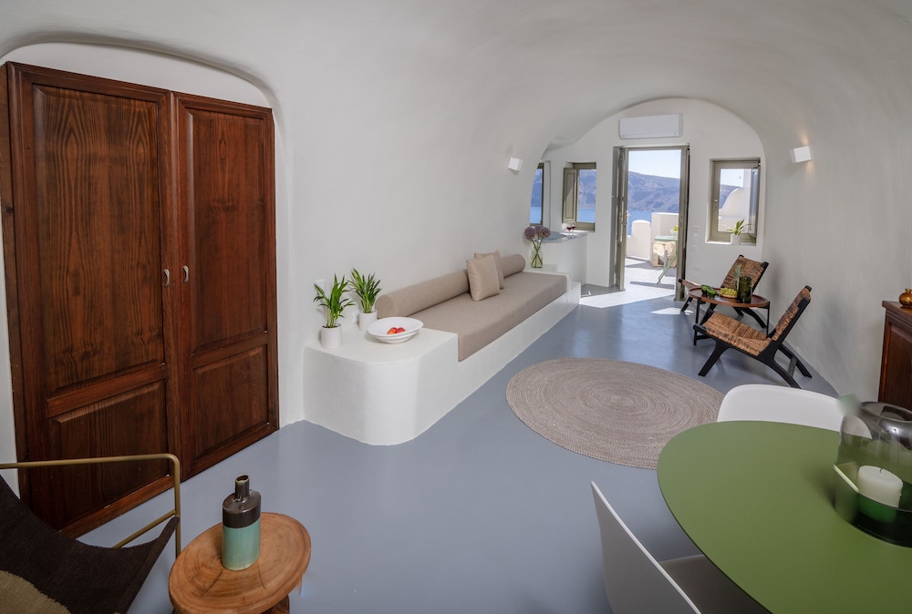 Kyrkos collection photo 3