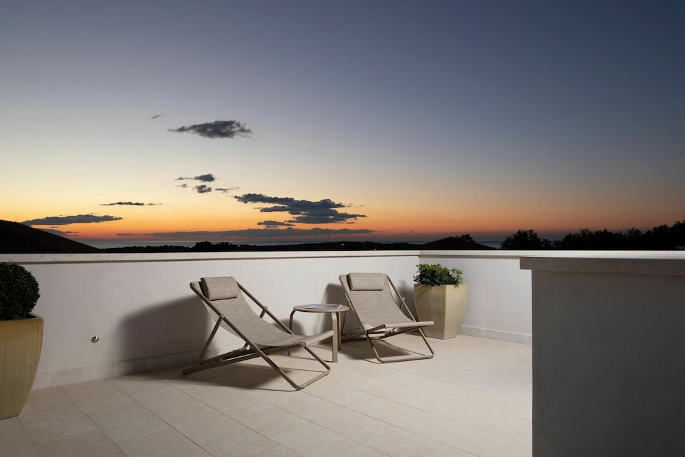 4-bed Villa With Pool in Vabriga view 2