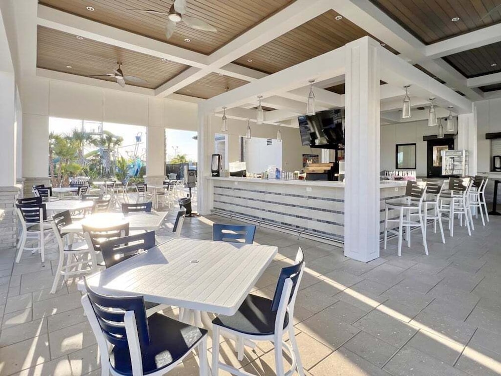 Stunning 4 Bed Townhome Pool & Waterpark 4 Bedroom Townhouse