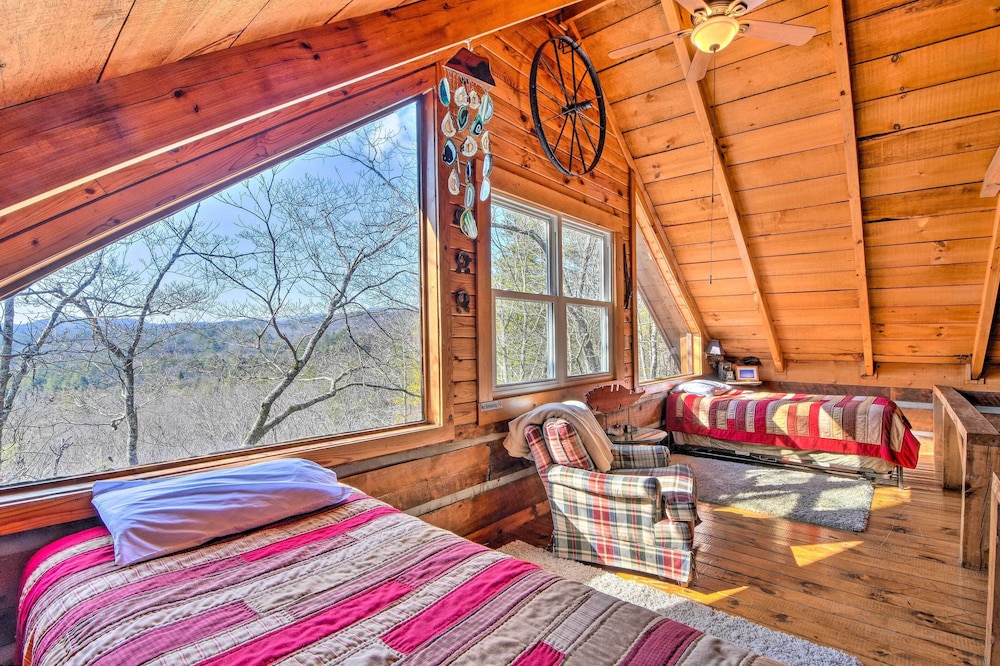Cherry Log Mountain Cabin: Hot Tub,fire Pit + More view 2