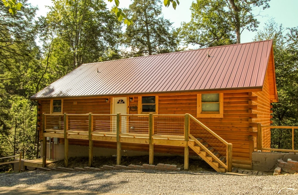 211 Misty Mountain Getaway 4 Bedroom Cabin