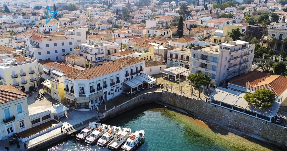 Thanos Luxury Apartment in Spetses view 3