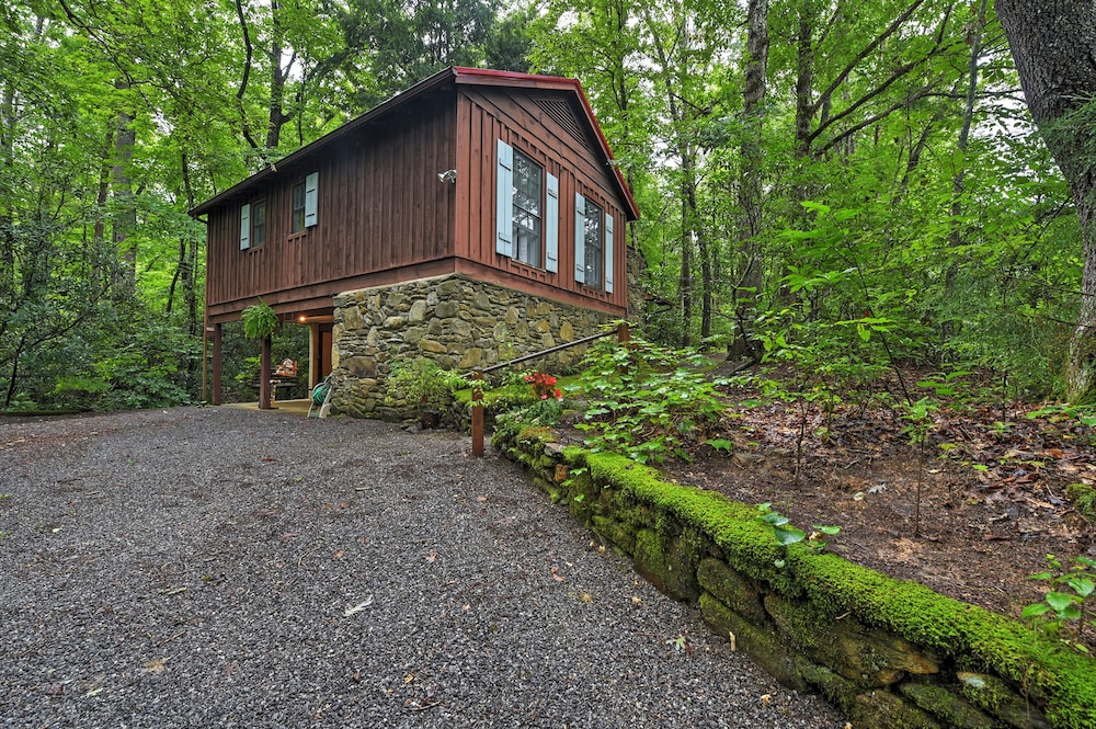 Serene Creekside Cottage Near Mount Pisgah! view 4