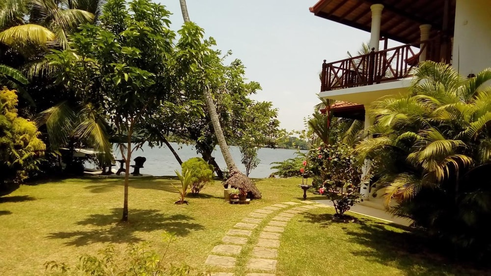River shadow villa