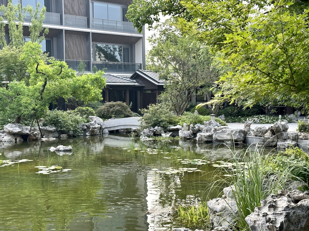 Blue City Fenghe Resort Hotel