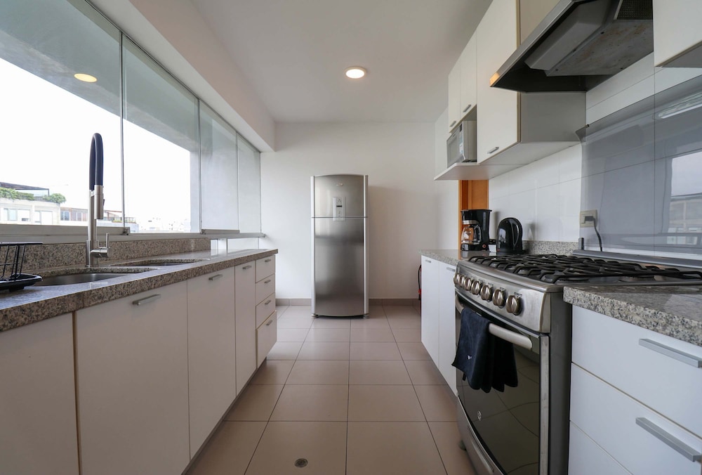 w Radiant 2BR w Modern Terrace in Miraflores