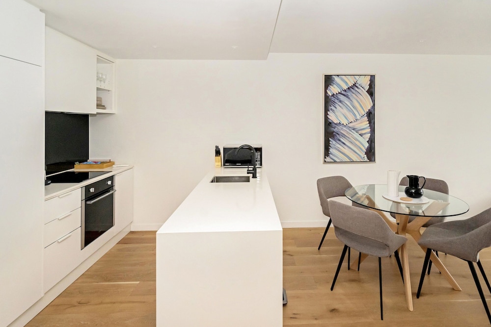 Idyllic 1-bed Near Popular Shopping Streets