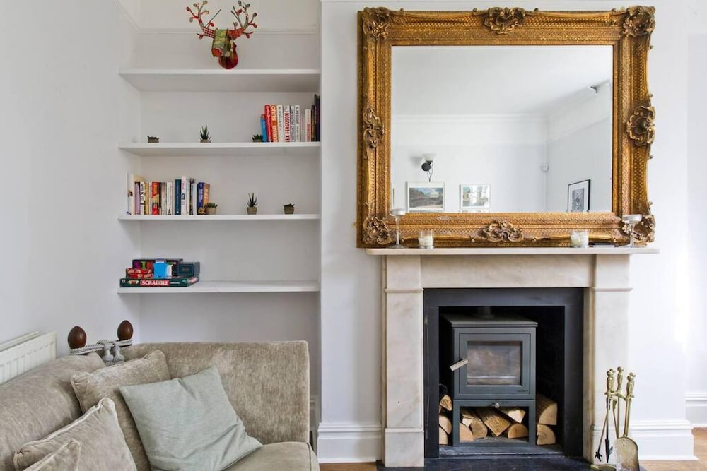 2-bed Apartment Victoria