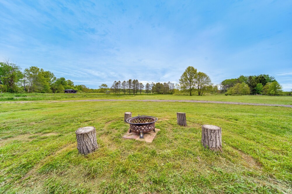 Dog-friendly Cabin Near Pymatuning Lake!