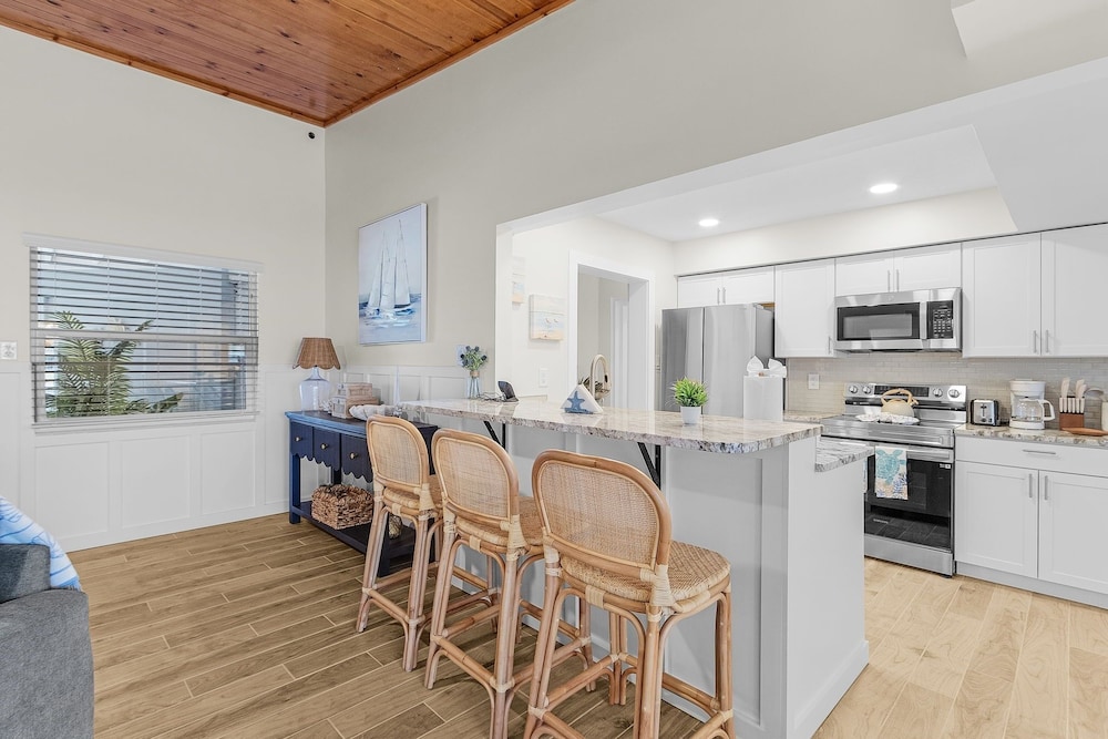 467 Water Front W/ Pool & Canal Access 3 Bedroom Home
