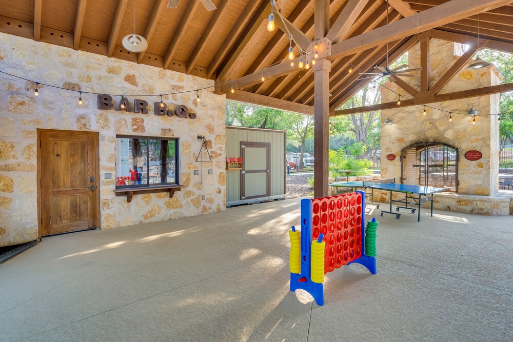 Jonestown Condo on Lake Travis w/ Community Pool! - Property Image 2
