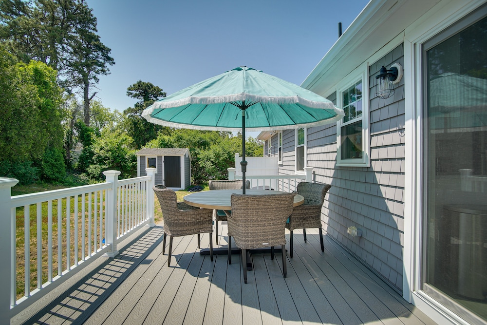 Newly Renovated Dennis Port Home: Close to Beaches