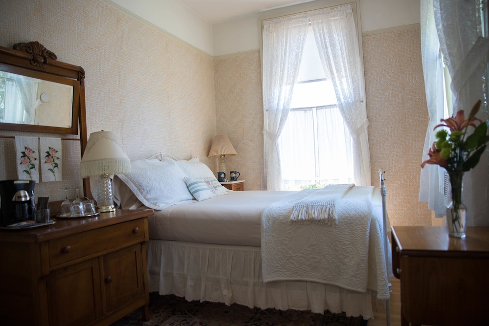 Camellia Inn