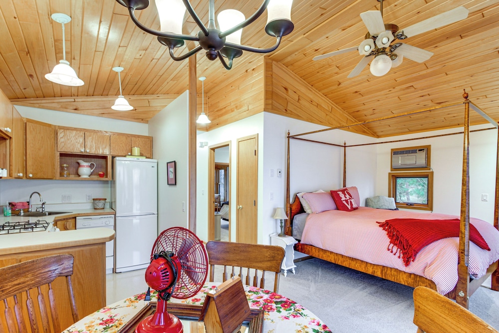 Short Drive to Itasca State Park - Waterfront Home
