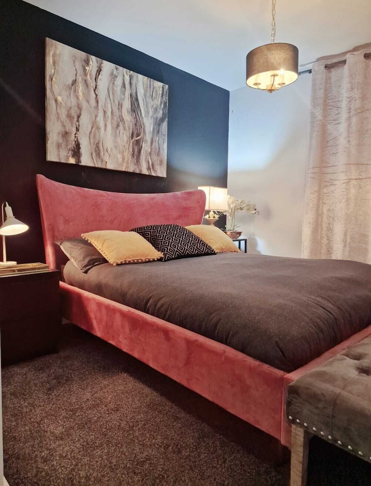 Luxury vip 2bed Apartment With Balcony view 3