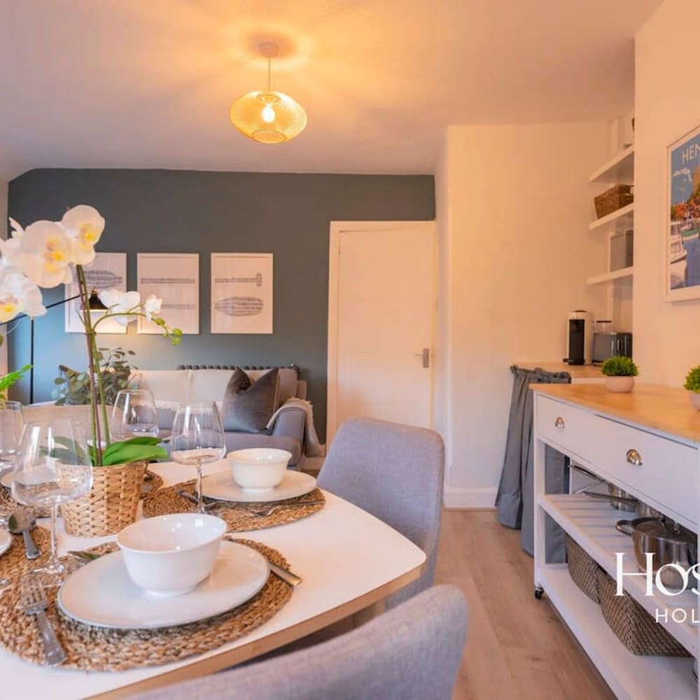 Super Central Apartment Close To River Station view 3